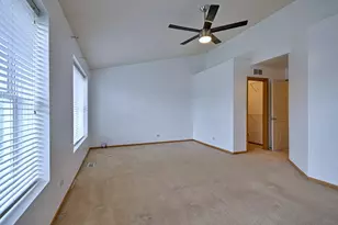 1087 Delta Dr, Elgin, IL 60123 - Photo 25