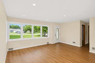7N435 Linden Ave, Medinah, IL 60157 - Photo 5