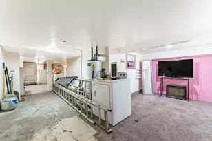 9018 S Houston Ave, Chicago, IL 60617 - Photo 25