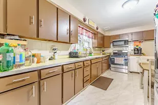 9018 S Houston Ave, Chicago, IL 60617 - Photo 17