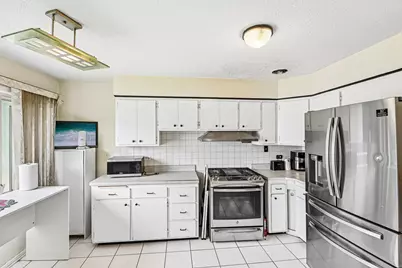 [Address not provided], Lincolnwood, IL 60712 - Photo 5