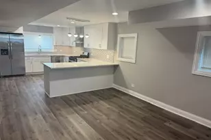 10042 S Princeton Ave, Chicago, IL 60628 - Photo 11