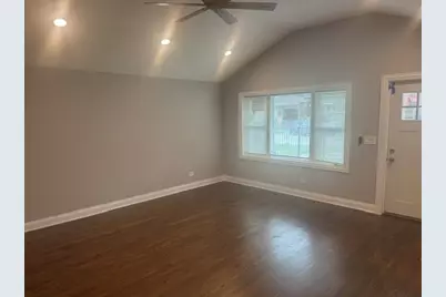 10042 S Princeton Avenue, Chicago, IL 60628 - Photo 7