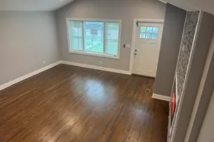 10042 S Princeton Ave, Chicago, IL 60628 - Photo 31