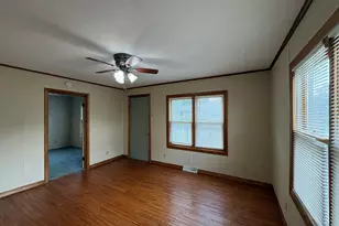 708 Godfrey St, Streator, IL 61364 - Photo 3