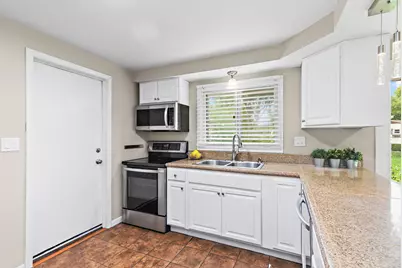 321 Desmond Drive, Schaumburg, IL 60193 - Photo 9