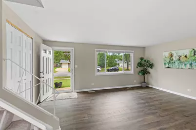 321 Desmond Drive, Schaumburg, IL 60193 - Photo 5