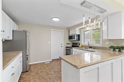 321 Desmond Drive, Schaumburg, IL 60193 - Photo 13