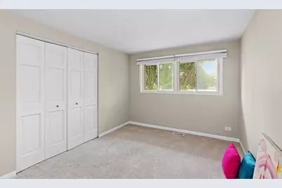 321 Desmond Drive, Schaumburg, IL 60193 - Photo 17