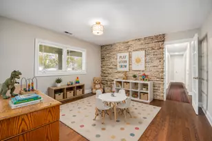 22W689 Elmwood Dr, Glen Ellyn, IL 60137 - Photo 9
