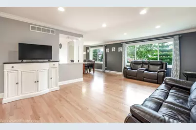 1810 71st Street, Darien, IL 60561 - Photo 5