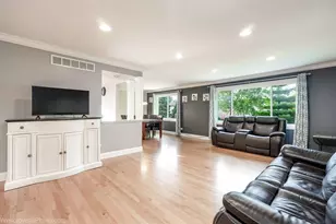 1810 71st St, Darien, IL 60561 - Photo 5