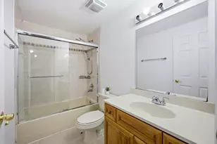 2038 Farnham Ct, Schaumburg, IL 60194 - Photo 9