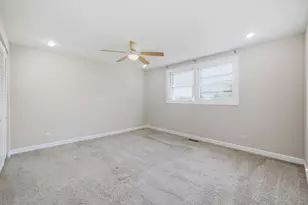 2038 Farnham Ct, Schaumburg, IL 60194 - Photo 5