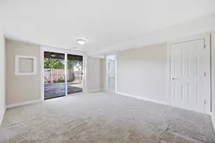 2038 Farnham Ct, Schaumburg, IL 60194 - Photo 7