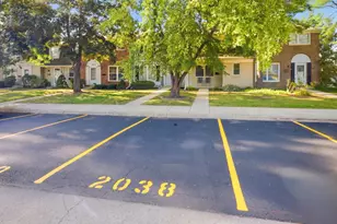 2038 Farnham Ct, Schaumburg, IL 60194 - Photo 15