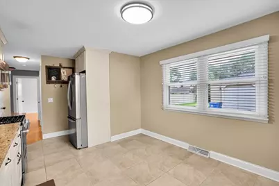 1402 S Robert Drive, Mount Prospect, IL 60056 - Photo 9
