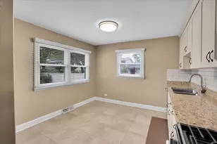 1402 S Robert Dr, Mount Prospect, IL 60056 - Photo 7