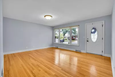 1402 S Robert Drive, Mount Prospect, IL 60056 - Photo 3