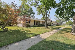 1519 Harrington Dr, Champaign, IL 61821 - Photo 3