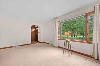 915 W Lincoln Avenue, Belvidere, IL 61008 - Photo 5