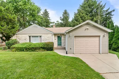 915 W Lincoln Avenue, Belvidere, IL 61008 - Photo 1