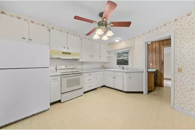 915 W Lincoln Avenue, Belvidere, IL 61008 - Photo 11