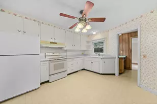 915 W Lincoln Ave, Belvidere, IL 61008 - Photo 11