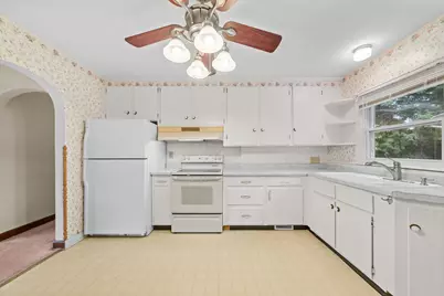 915 W Lincoln Avenue, Belvidere, IL 61008 - Photo 13