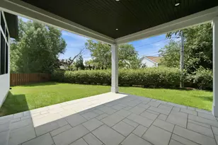 440 Briarhill Ln, Glenview, IL 60025 - Photo 51