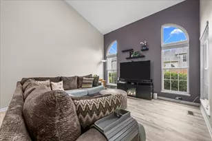 877 Wembley Ct, Elgin, IL 60120 - Photo 13