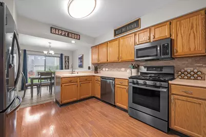 877 Wembley Court, Elgin, IL 60120 - Photo 7