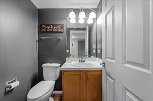 877 Wembley Ct, Elgin, IL 60120 - Photo 15