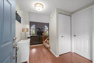 877 Wembley Ct, Elgin, IL 60120 - Photo 5