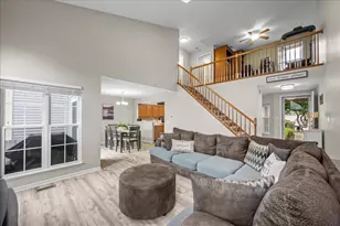877 Wembley Ct, Elgin, IL 60120 - Photo 11