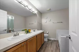 877 Wembley Ct, Elgin, IL 60120 - Photo 21