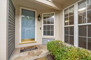 877 Wembley Ct, Elgin, IL 60120 - Photo 3