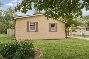 912 Frank Dr, Champaign, IL 61821 - Photo 3