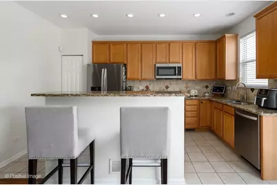 5566 Cloverdale Road, Hanover Park, IL 60133 - Photo 11