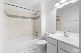 39 Foxcroft Rd, Naperville, IL 60565 - Photo 9