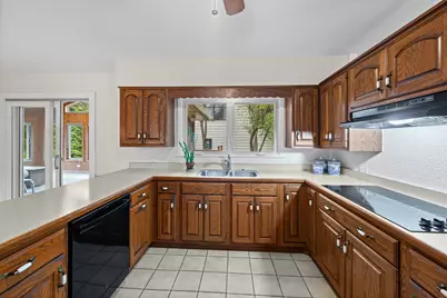 203 Maclaren Lane, Lake Bluff, IL 60044 - Photo 11