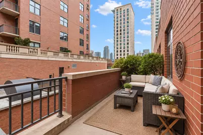 33 W Huron Street #402, Chicago, IL 60654 - Photo 17