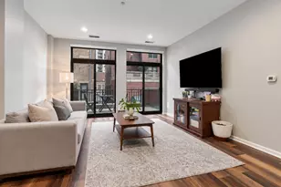 33 W Huron St, Chicago, IL 60654 - Photo 7