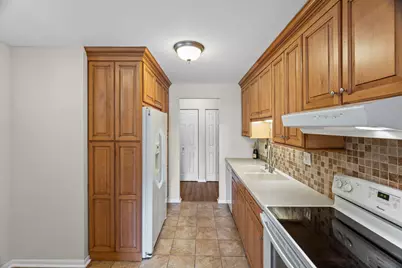 1505 E Central Road #216B, Arlington Heights, IL 60005 - Photo 3