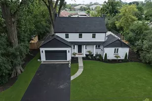1288 Sunview Ln, Winnetka, IL 60093 - Photo 1