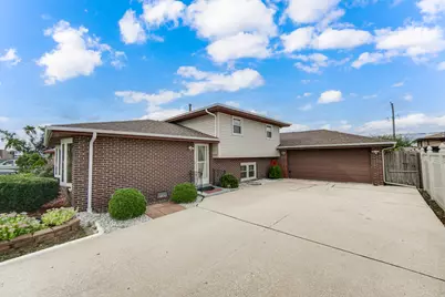 7506 W 83rd Place, Bridgeview, IL 60455 - Photo 3