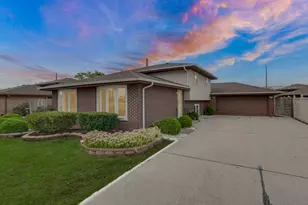 7506 W 83rd Pl, Bridgeview, IL 60455 - Photo 1