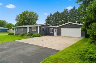 5564 S Greenland Dr, Rochelle, IL 61068 - Photo 17