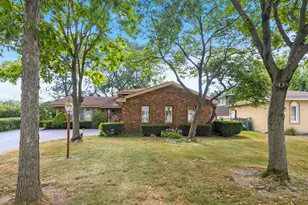8540 Candlelight Dr E, Willow Springs, IL 60480 - Photo 3