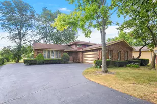 8540 Candlelight Dr E, Willow Springs, IL 60480 - Photo 1
